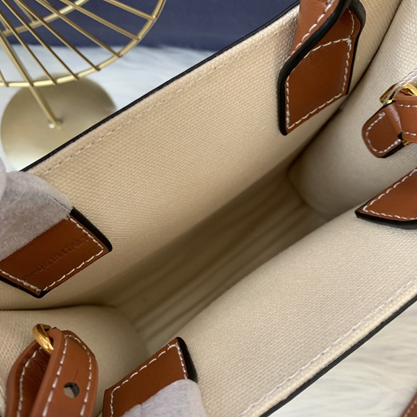 スーパーコピーブランドバッグ着用イメージ